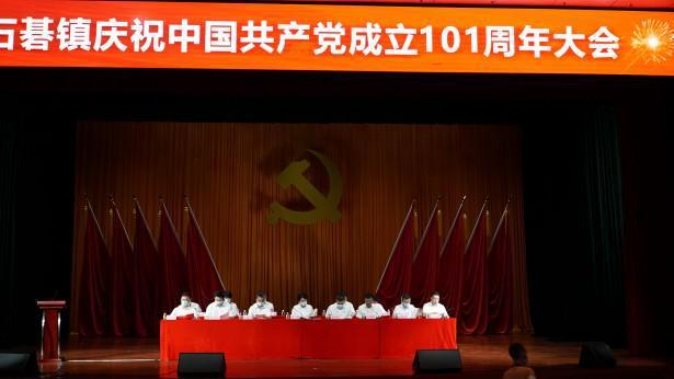 江西龙南市总工会联合开展“冬日温暖进万家 点亮新年微心愿”活动